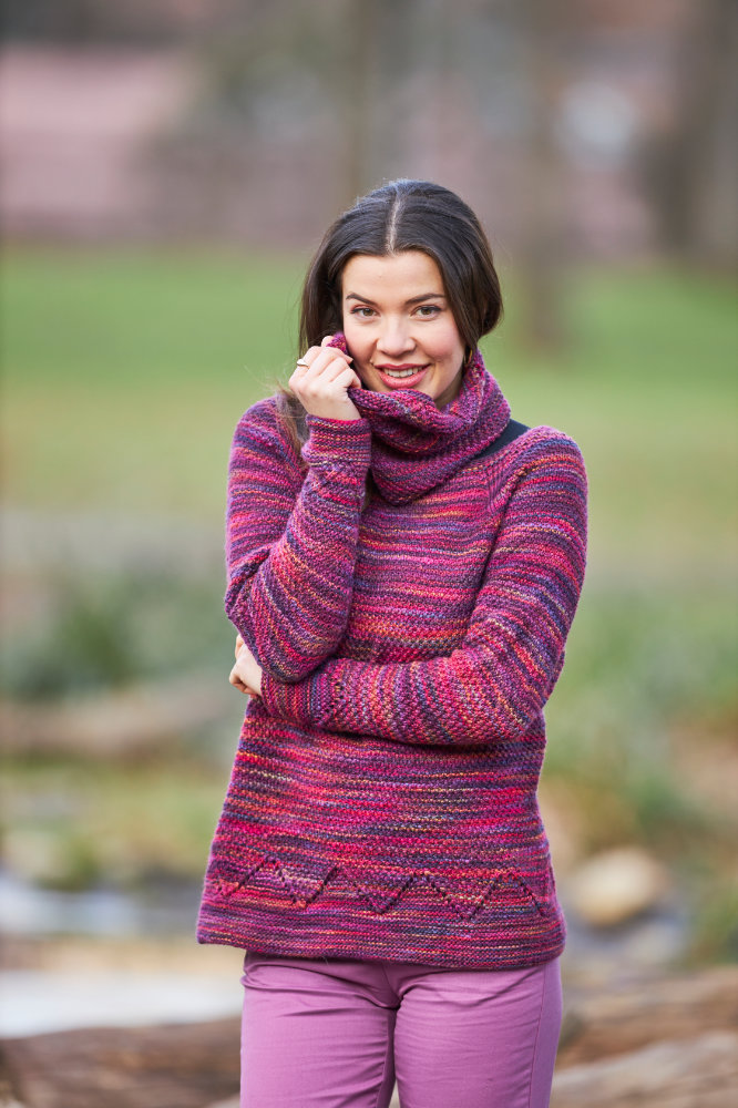 Pullover mit Zacken-Randblende mit Raglan von oben 